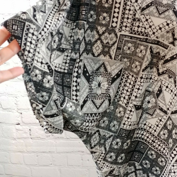 CHELSEA & THEODORE PULLOVER TOP (150) - Picture 2 of 10